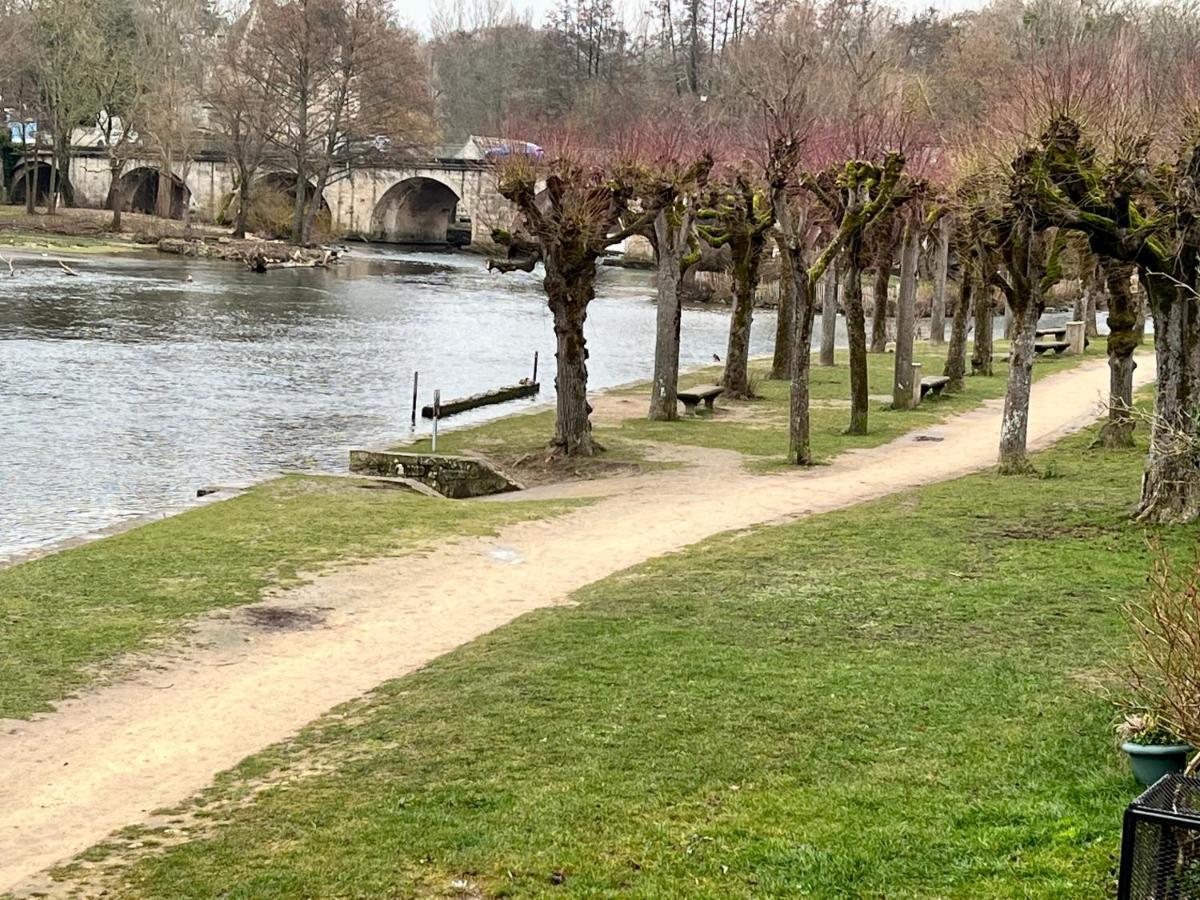 Hotel Sur Le Loing à Moret-sur-Loing Extérieur photo