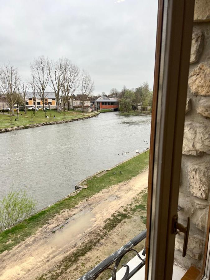 Hotel Sur Le Loing à Moret-sur-Loing Extérieur photo